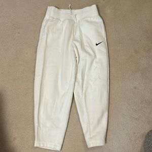 Nike white women’s phoenix fleece sweatpants size medium